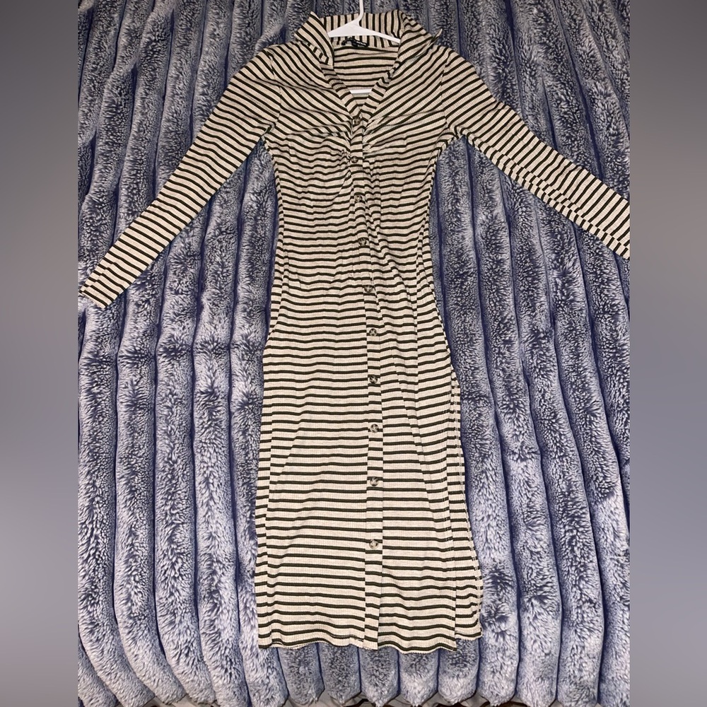 LONG SLEEVE BUTTON UP DRESS